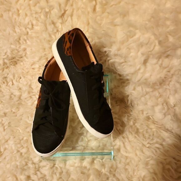 Size 11 Mata tennis shoes - Picture 2 of 7